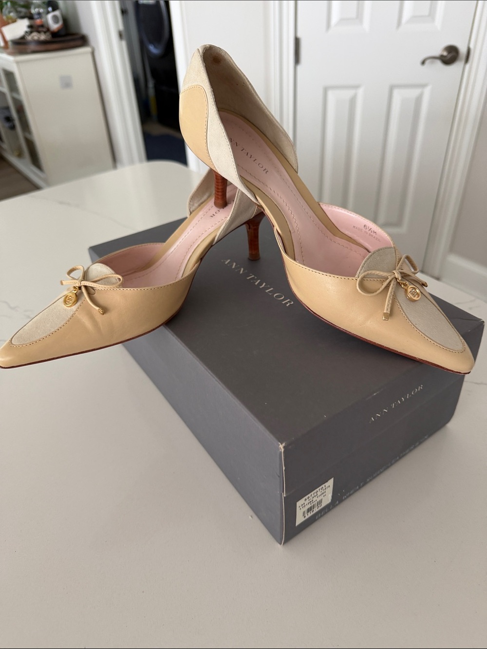 Ann Taylor Bella Wheat Suede/Leather Pointed-Toe, Kitten Heels in Size 6 1/2 M - Picture 3 of 10
